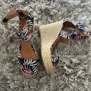 NEW🔥Multi Color Fun 🤩 summer Wedges, Size 7